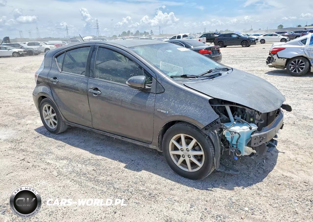 2012 Toyota Prius C Three VIN:JTDKDTB38C1518748 - 4