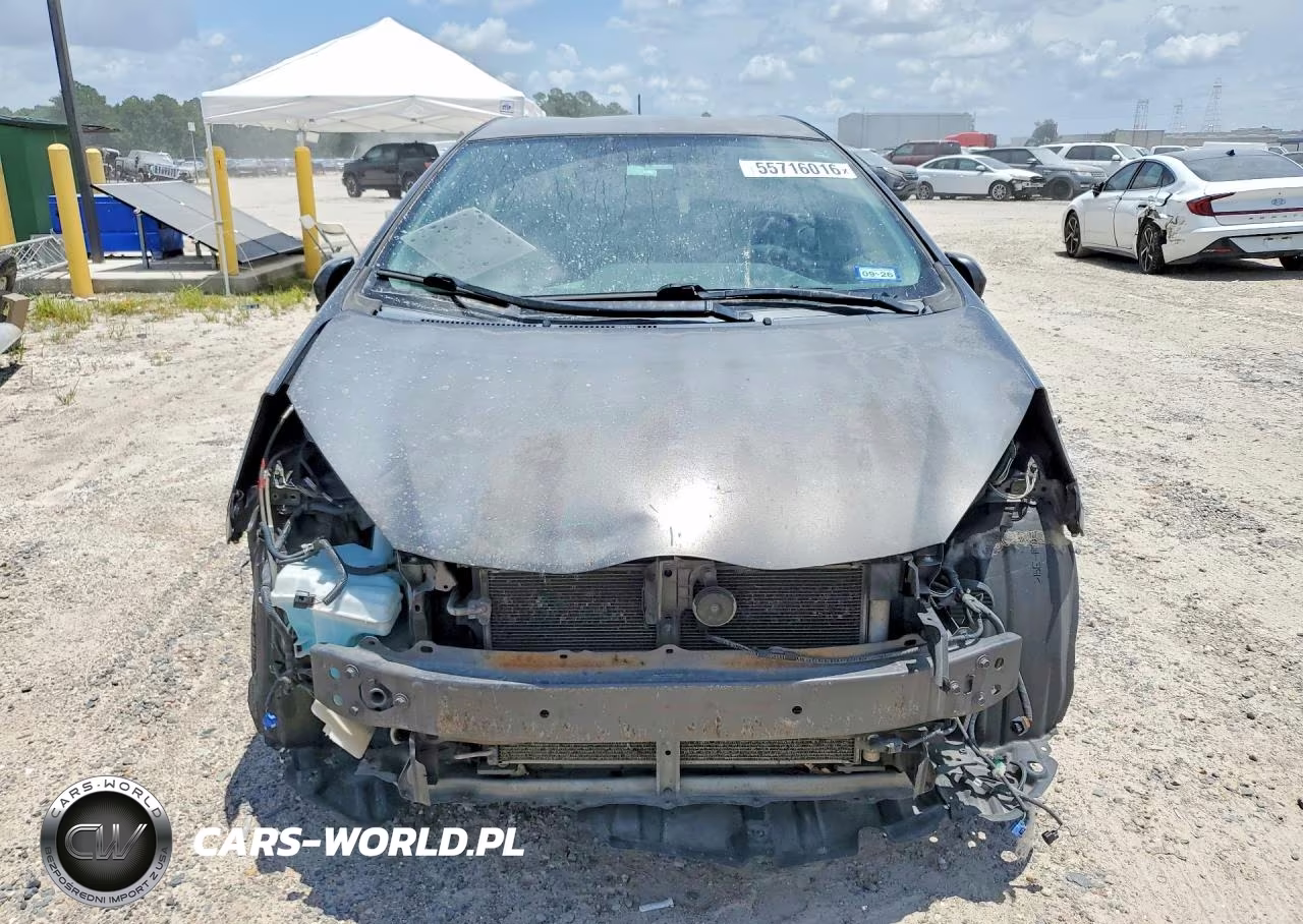 2012 Toyota Prius C Three VIN:JTDKDTB38C1518748 - 5