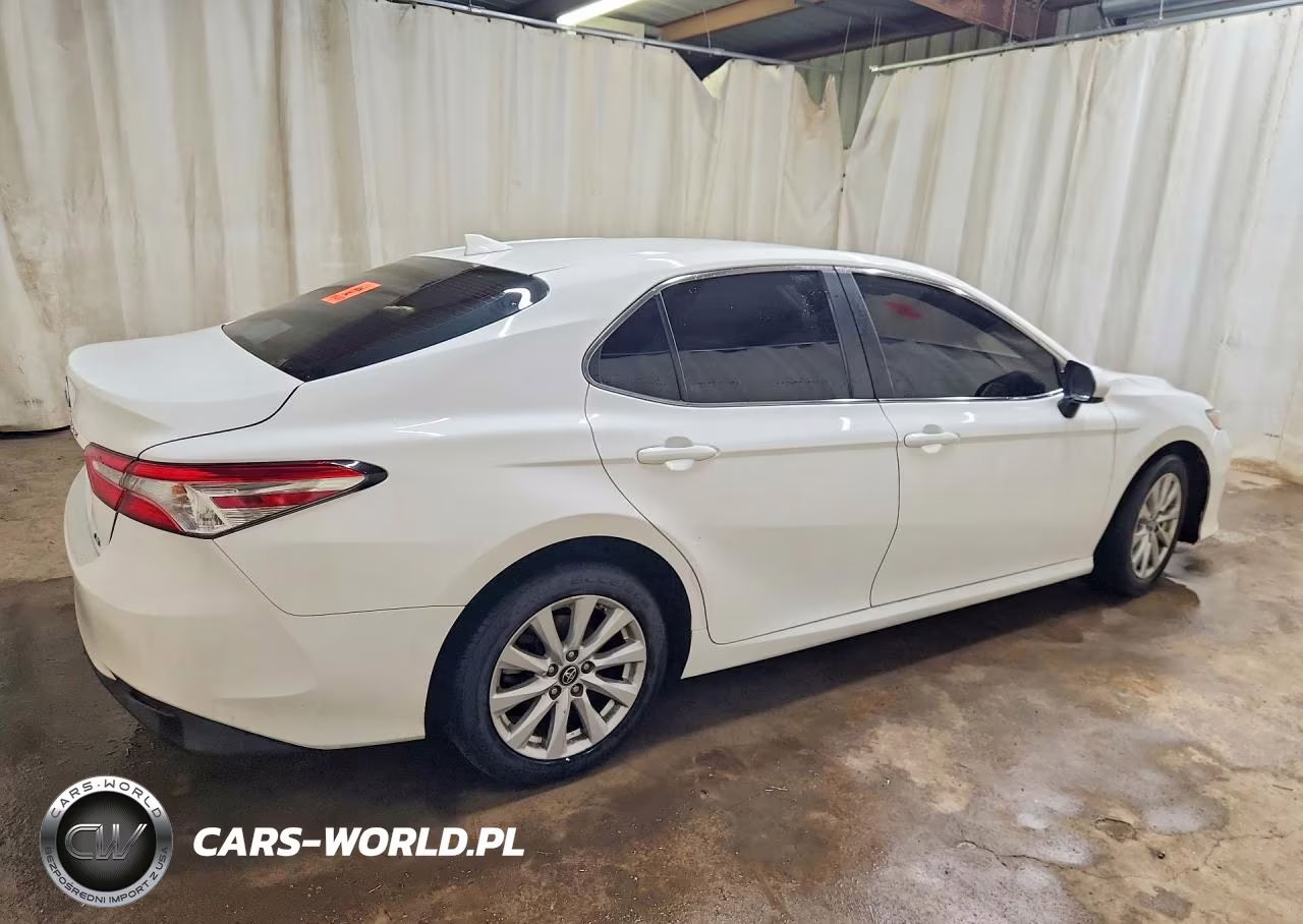 2019 Toyota Camry Le VIN:4T1B11HK3KU221603 - 3