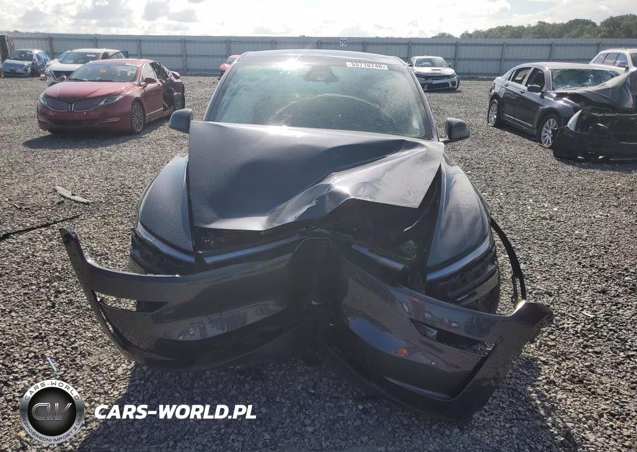 2026 Tesla Model Y VIN:7SAYGDEE2TA438101 - 5