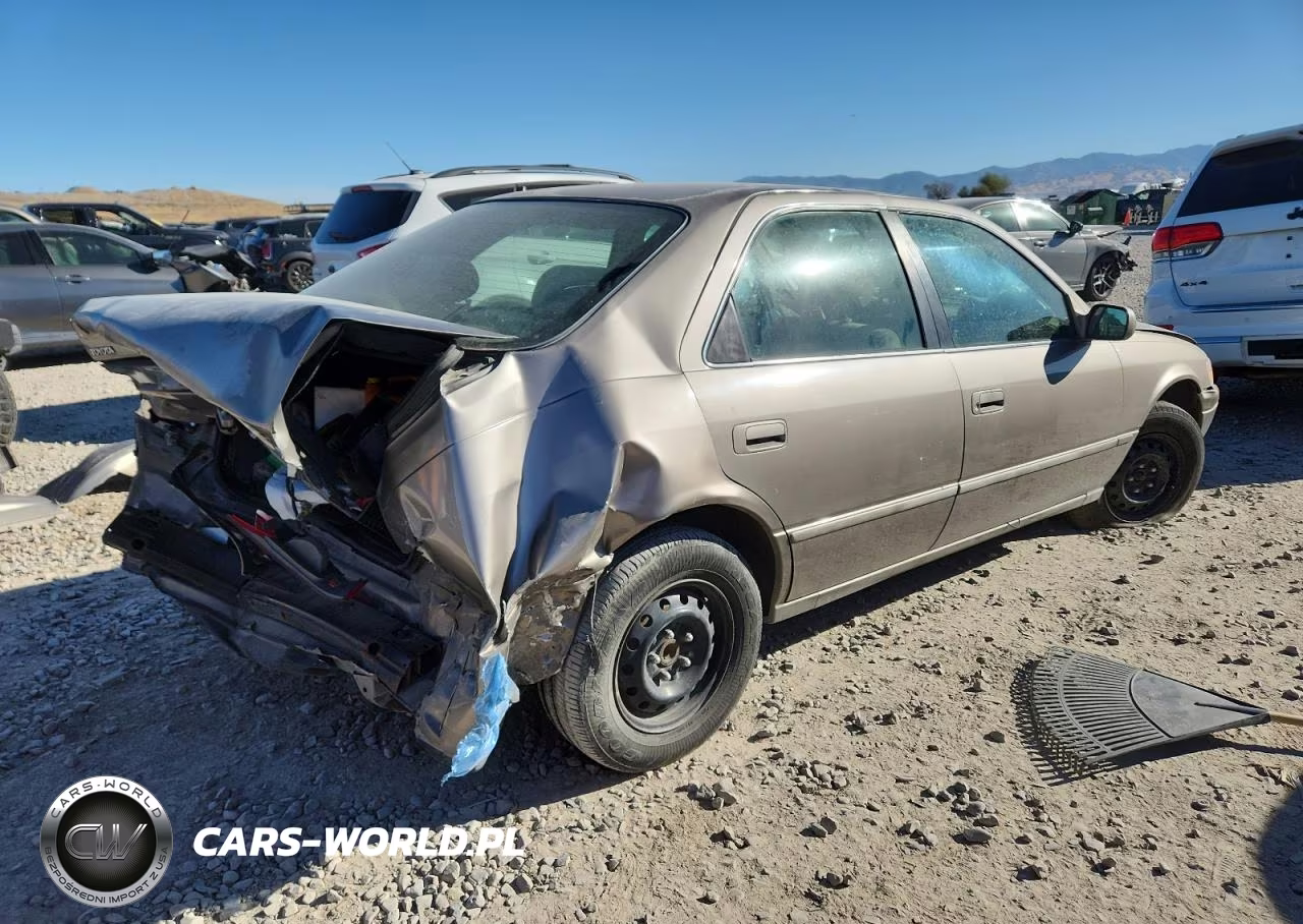 1999 Toyota Camry Ce VIN:4T1BG22K7XU490885 - 3