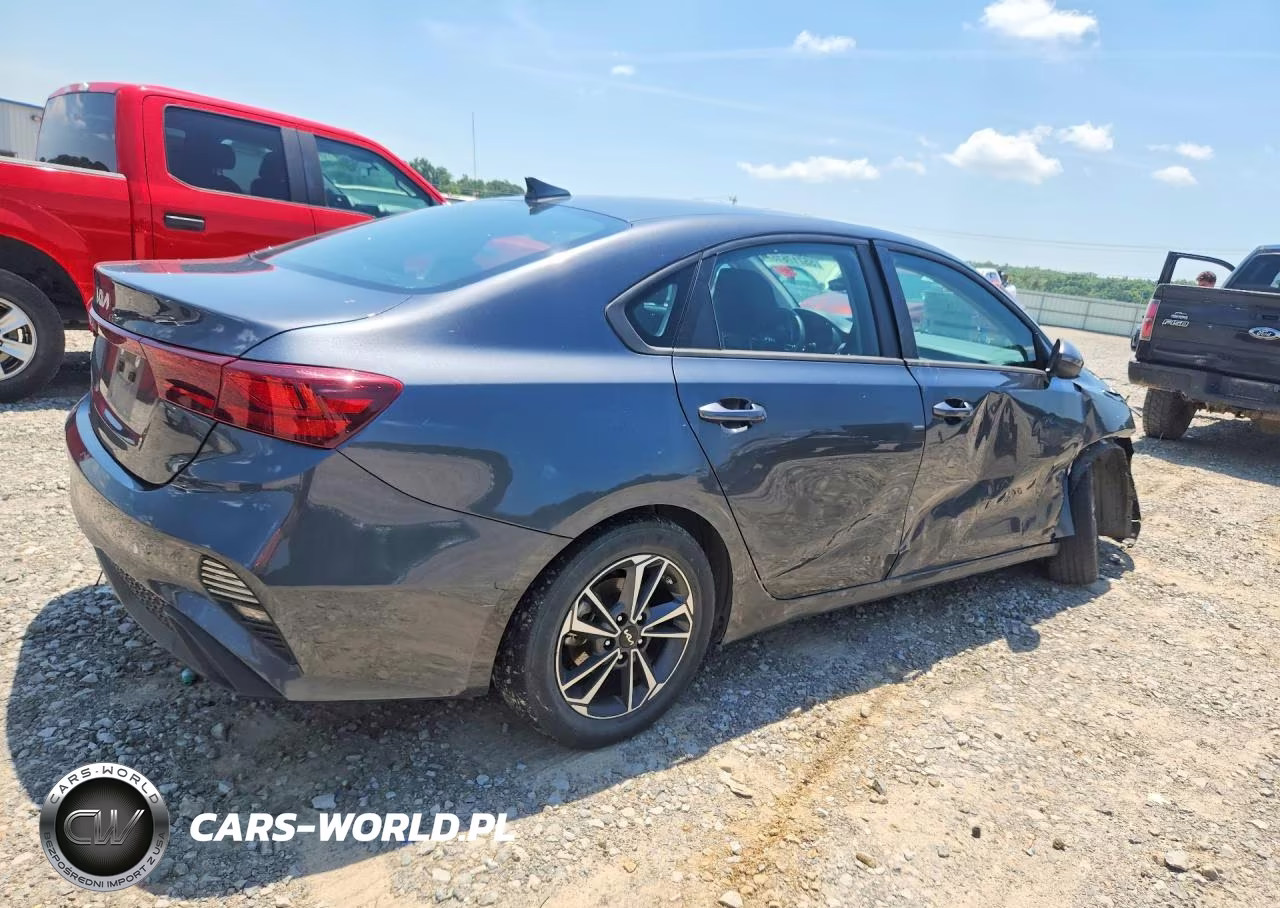 2024 Kia Forte Lxs VIN:3KPF24AD2RE724550 - 3