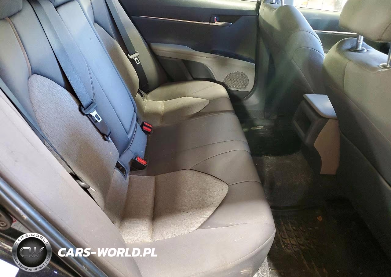 2018 Toyota Camry Le VIN:JTNB11HK8J3005444 - 10