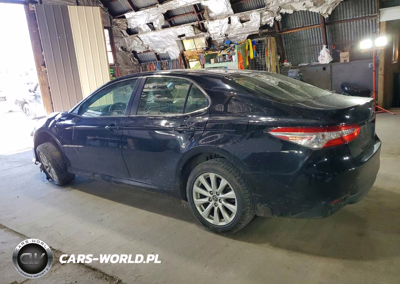 2018 Toyota Camry Le VIN:JTNB11HK8J3005444 - 2