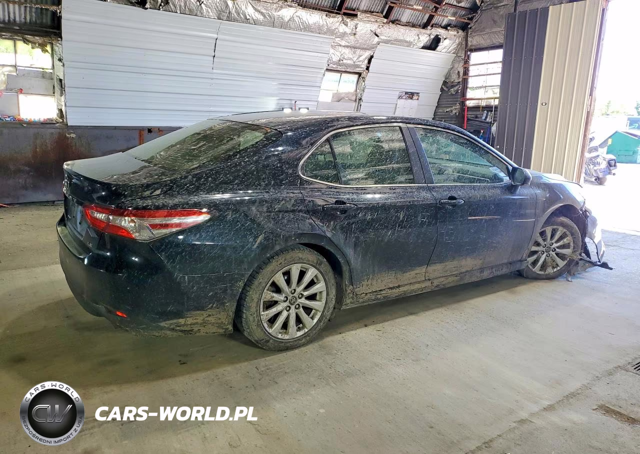 2018 Toyota Camry Le VIN:JTNB11HK8J3005444 - 3