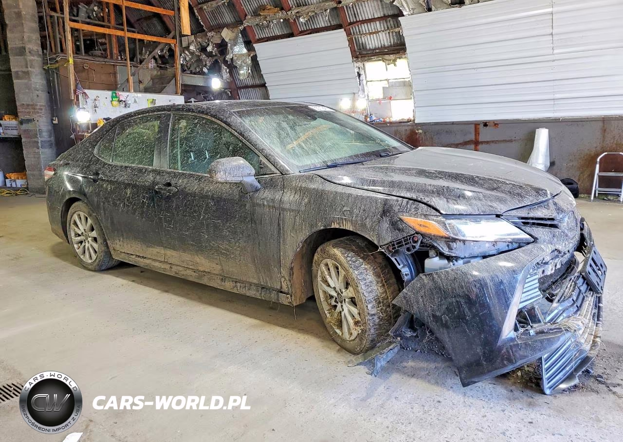 2018 Toyota Camry Le VIN:JTNB11HK8J3005444 - 4