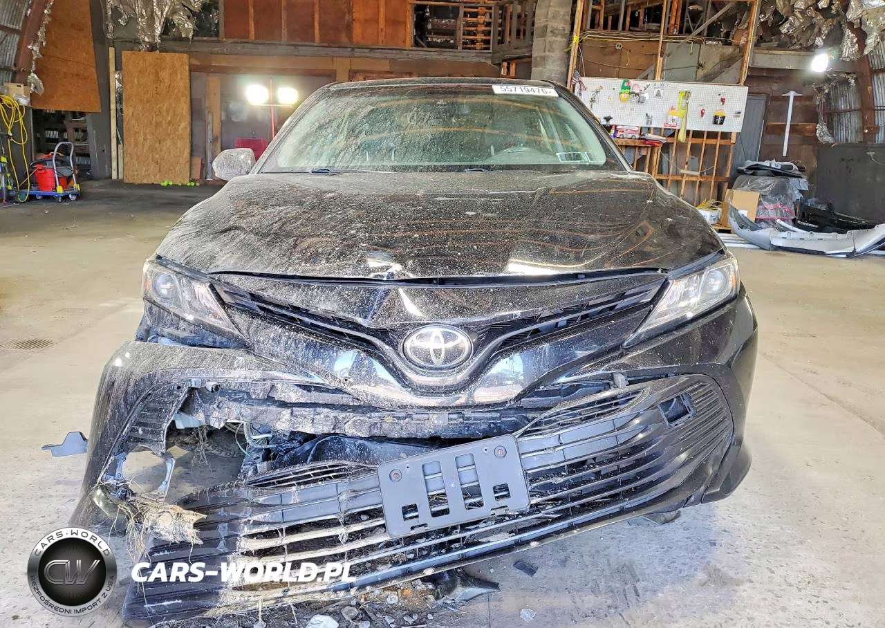2018 Toyota Camry Le VIN:JTNB11HK8J3005444 - 5