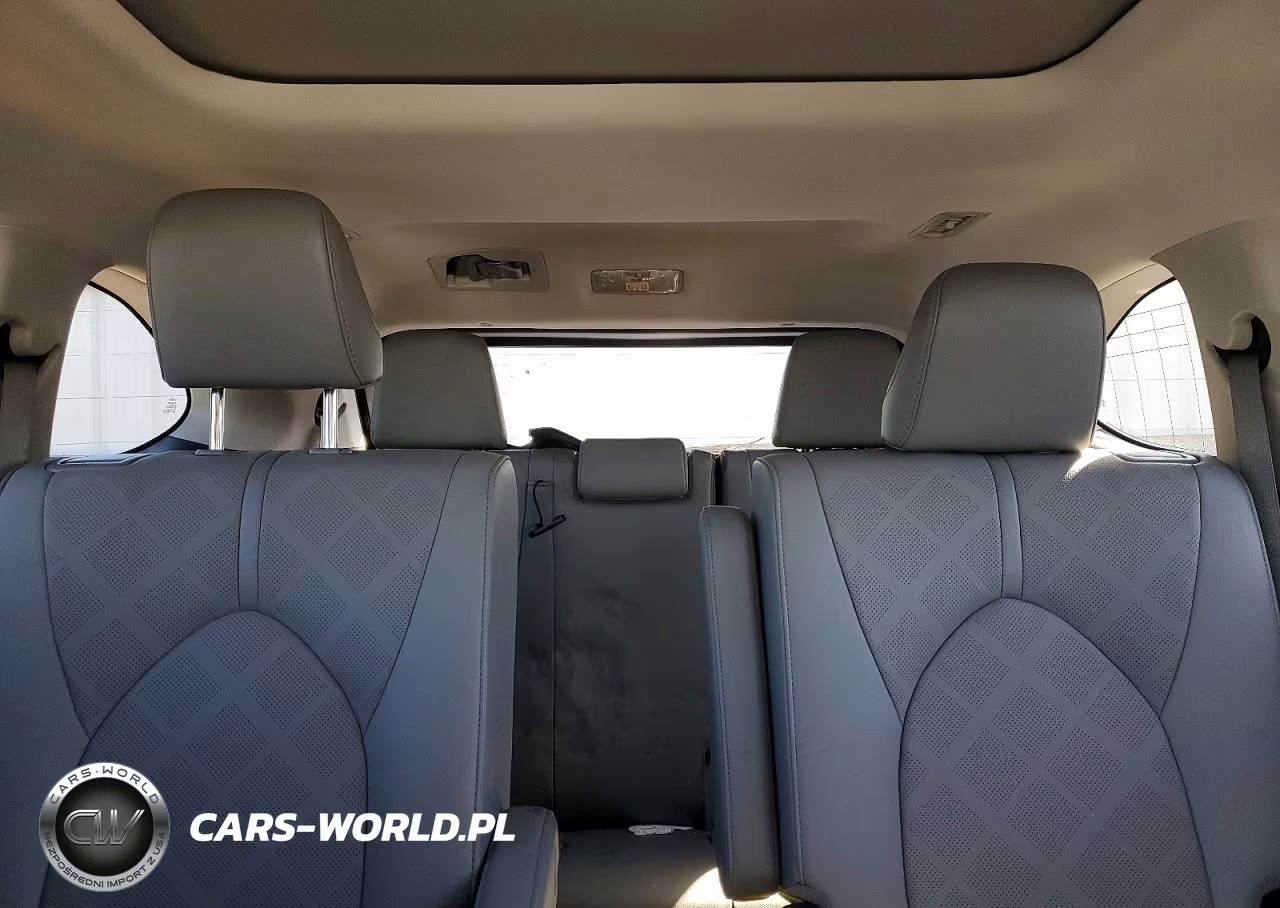 2021 Toyota Highlander Hybrid Platinum VIN:5TDEBRCH7MS062147 - 10