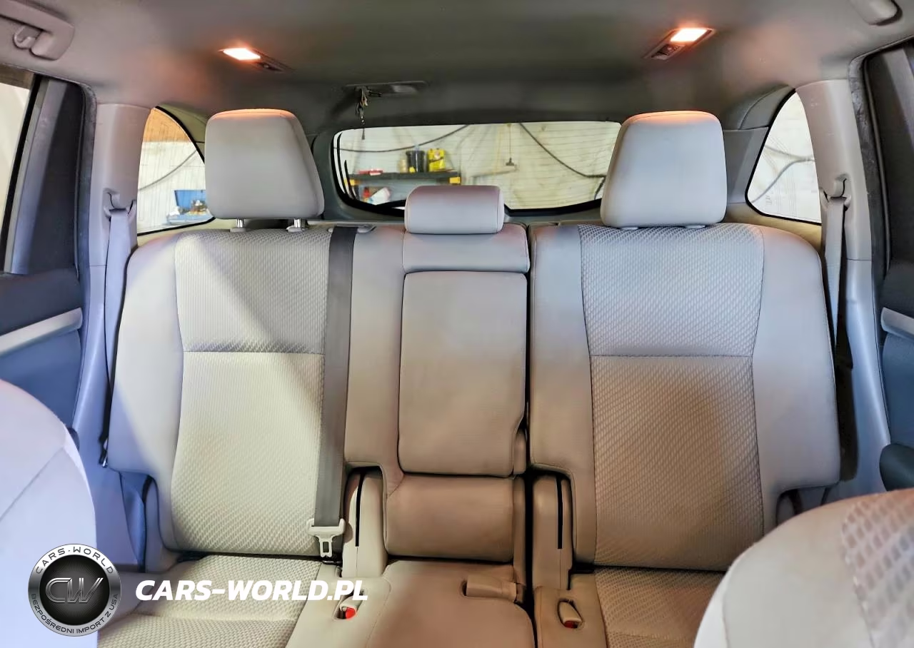 2019 Toyota Highlander Le VIN:5TDBZRFH6KS704994 - 10