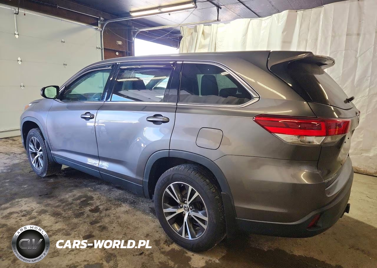 2019 Toyota Highlander Le VIN:5TDBZRFH6KS704994 - 2