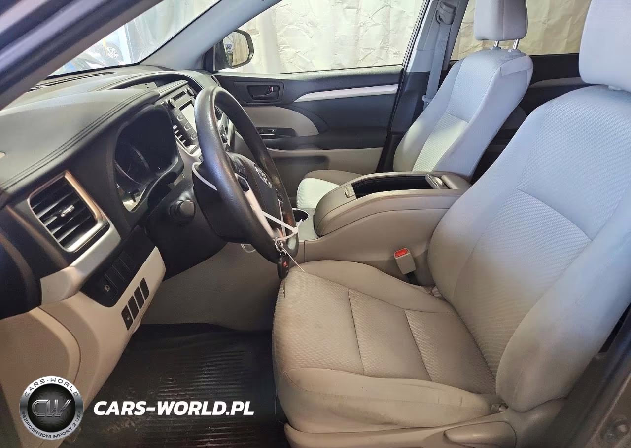 2019 Toyota Highlander Le VIN:5TDBZRFH6KS704994 - 7