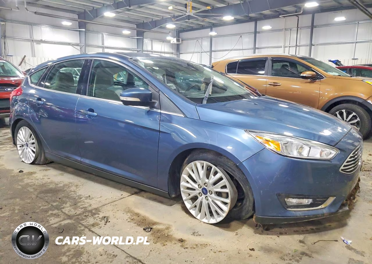 2018 Ford Focus Titanium VIN:1FADP3N29JL244583 - 4