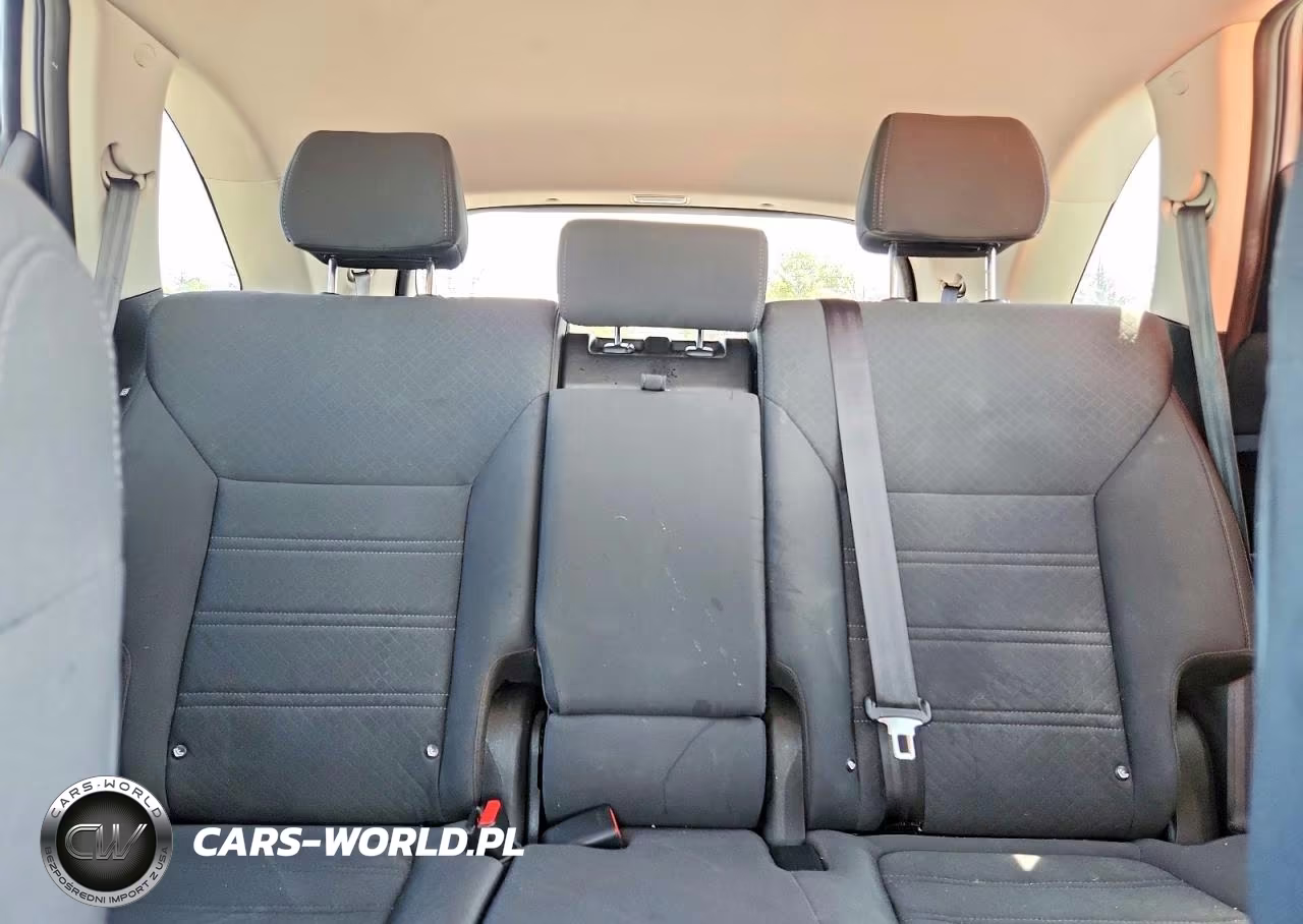 2019 Kia Sorento L VIN:5XYPG4A30KG610939 - 10
