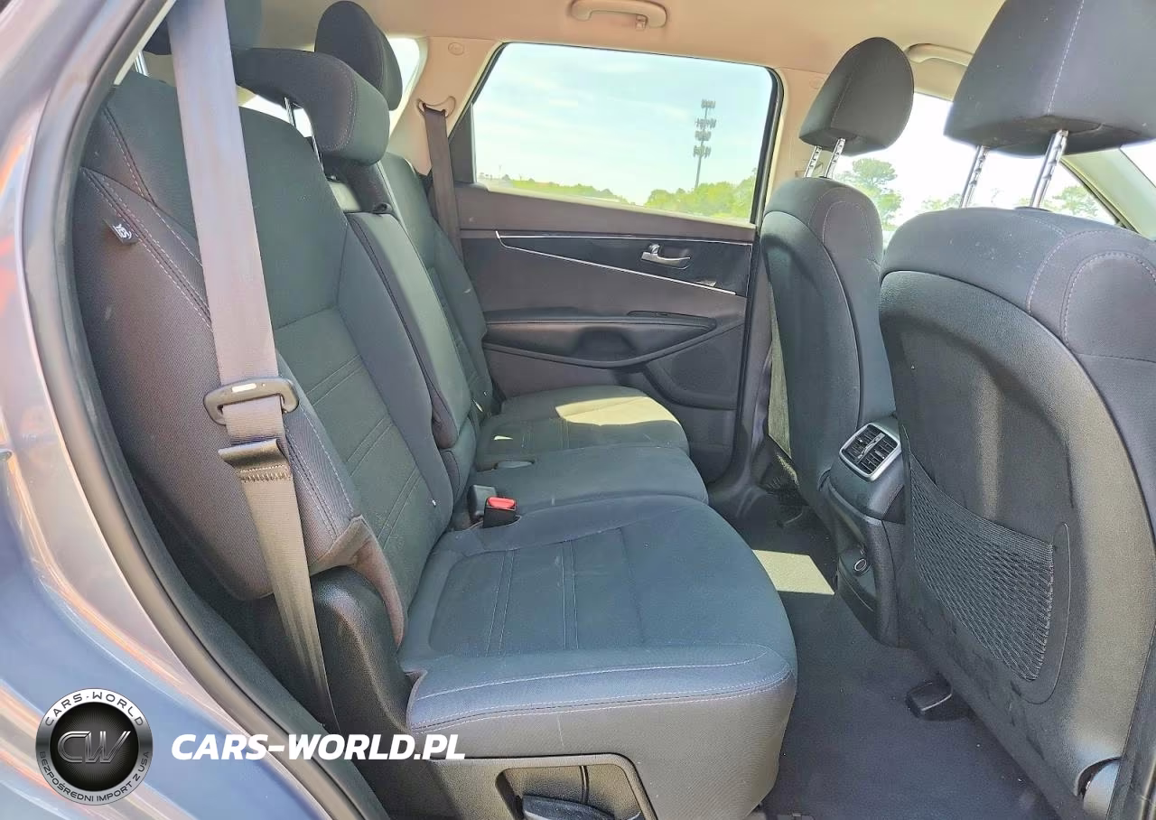 2019 Kia Sorento L VIN:5XYPG4A30KG610939 - 11