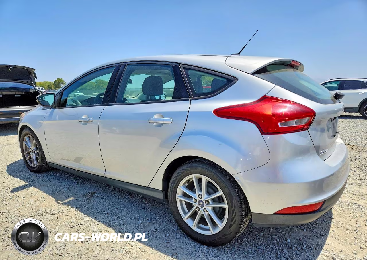2015 Ford Focus Se VIN:1FADP3K28FL307295 - 2