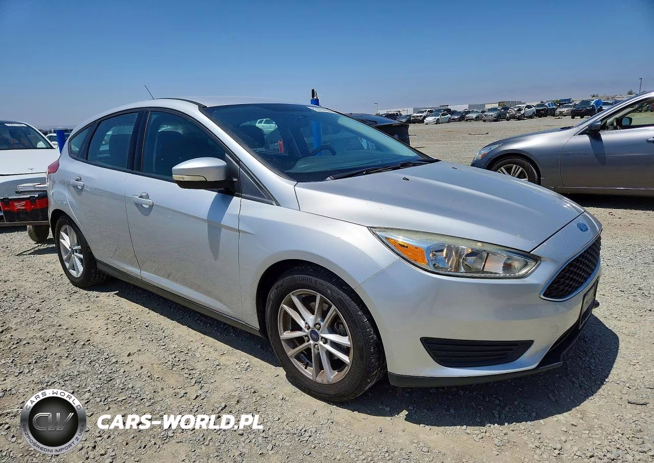 2015 Ford Focus Se VIN:1FADP3K28FL307295 - 4