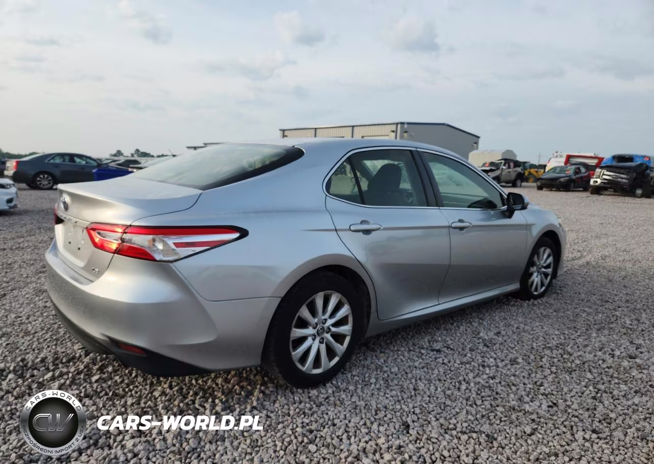 2018 Toyota Camry Le VIN:JTNB11HKXJ3013867 - 3