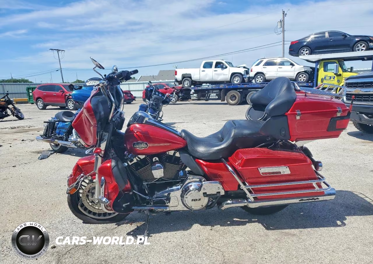 2013 Harley-Davidson Flhtcu Ultra Classic Electra Glide VIN:1HD1FCM10DB661267 - 3