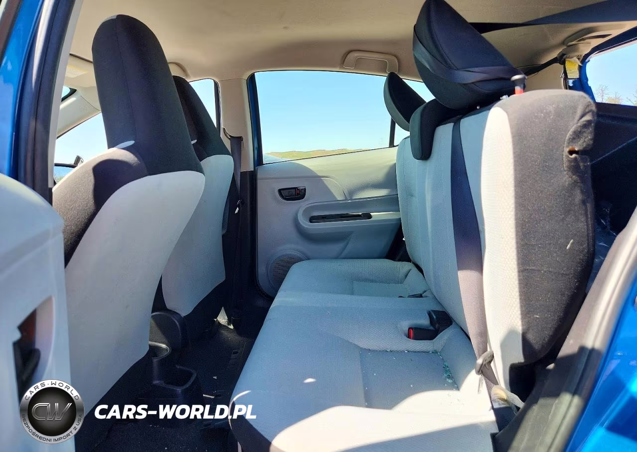 2014 Toyota Prius C One VIN:JTDKDTB30E1572306 - 10
