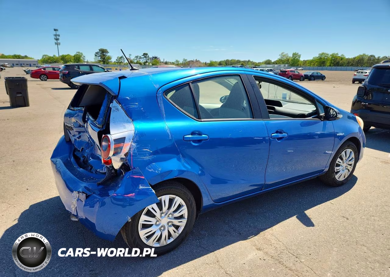 2014 Toyota Prius C One VIN:JTDKDTB30E1572306 - 3