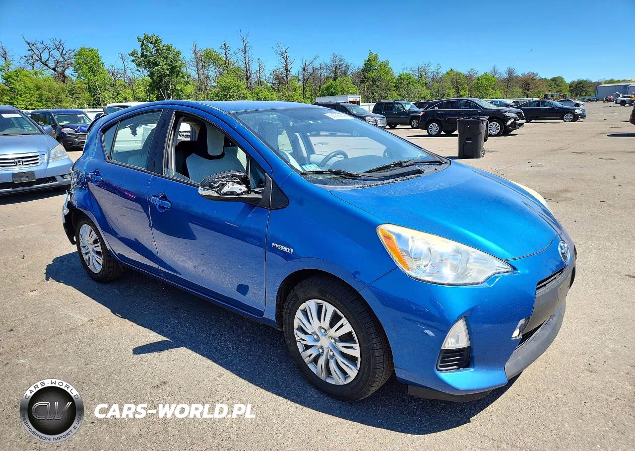 2014 Toyota Prius C One VIN:JTDKDTB30E1572306 - 4