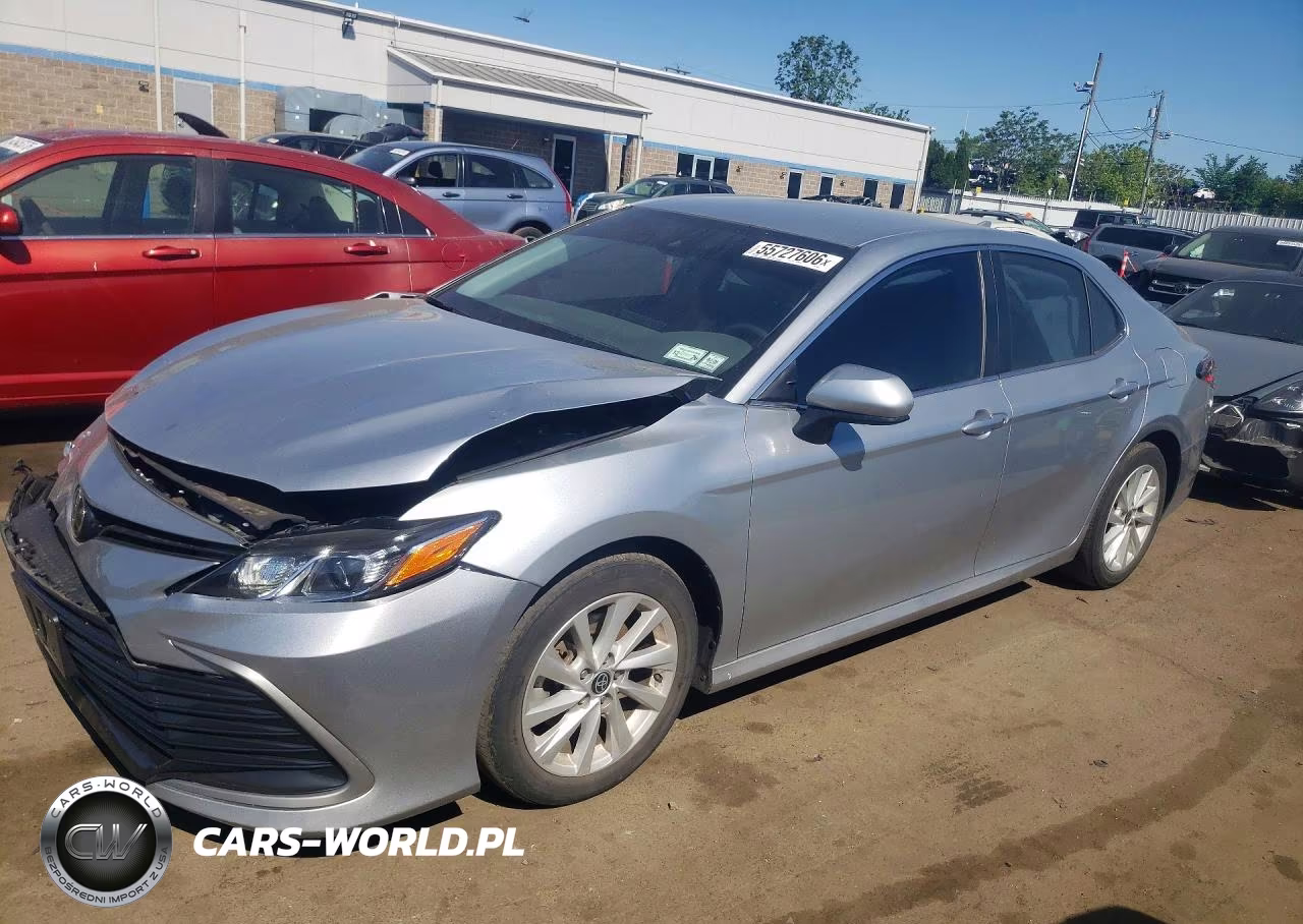 2024 Toyota Camry Le – zdjęcie 1 z 12