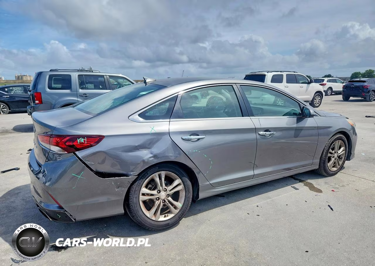 2018 Hyundai Sonata VIN:5NPE34AF4JH655578 - 3