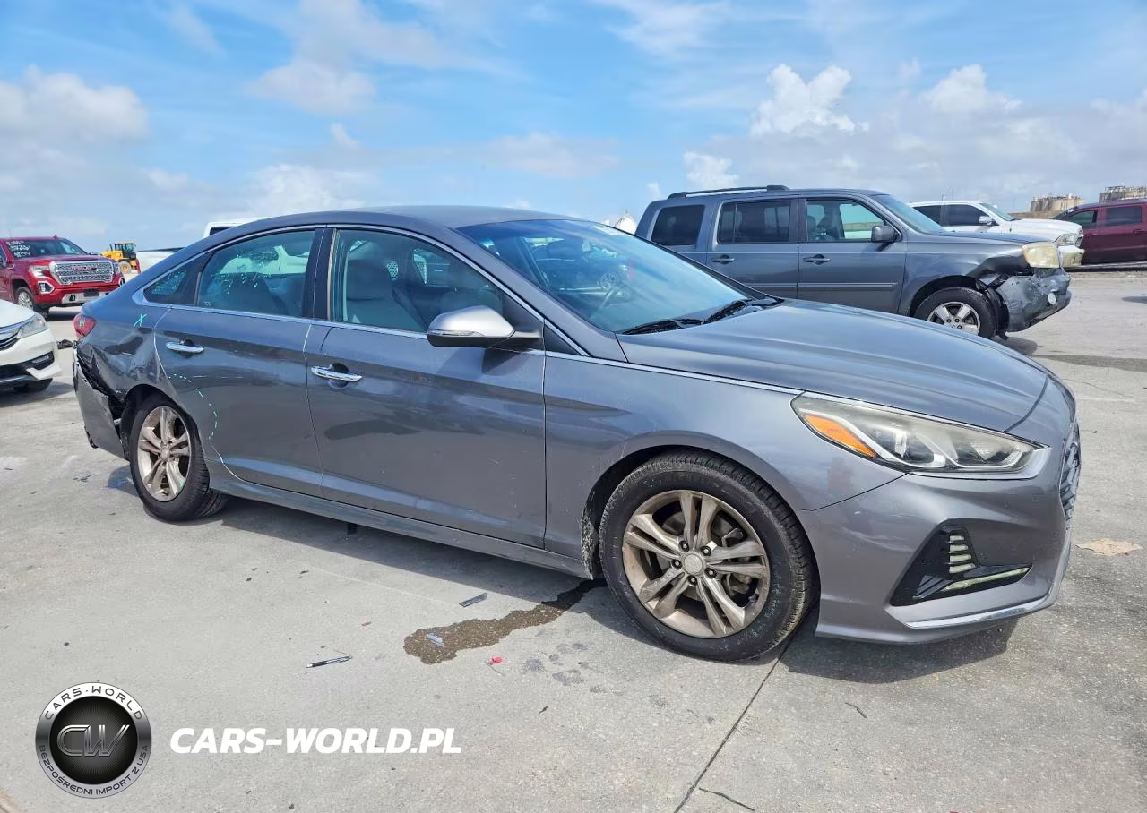 2018 Hyundai Sonata VIN:5NPE34AF4JH655578 - 4