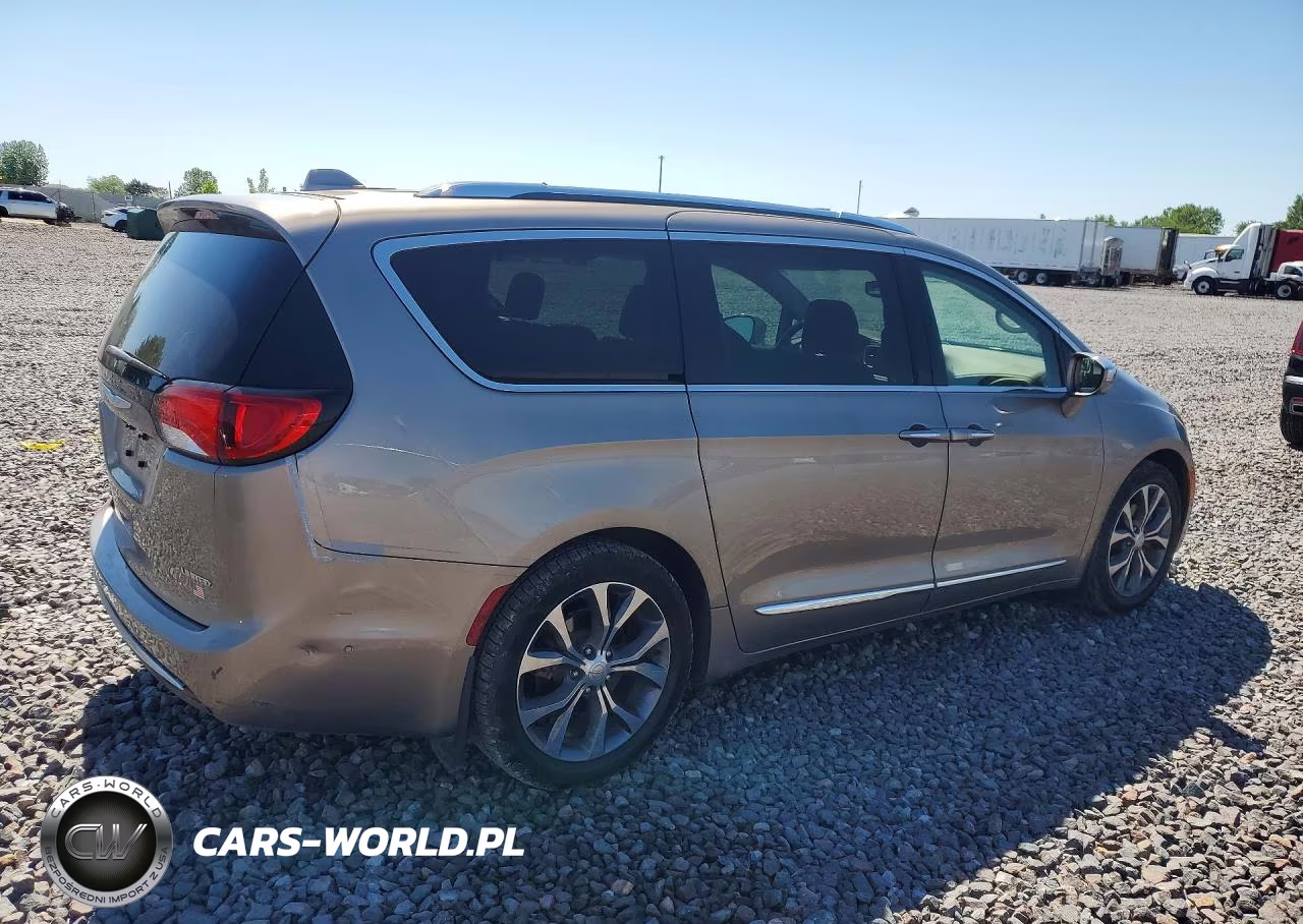 2018 Chrysler Pacifica Limited VIN:2C4RC1GGXJR125196 - 3