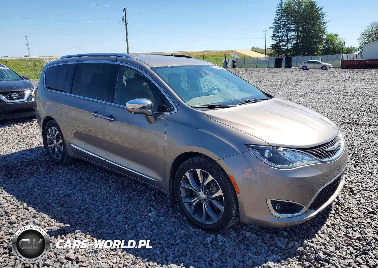 2018 Chrysler Pacifica Limited VIN:2C4RC1GGXJR125196 - 4