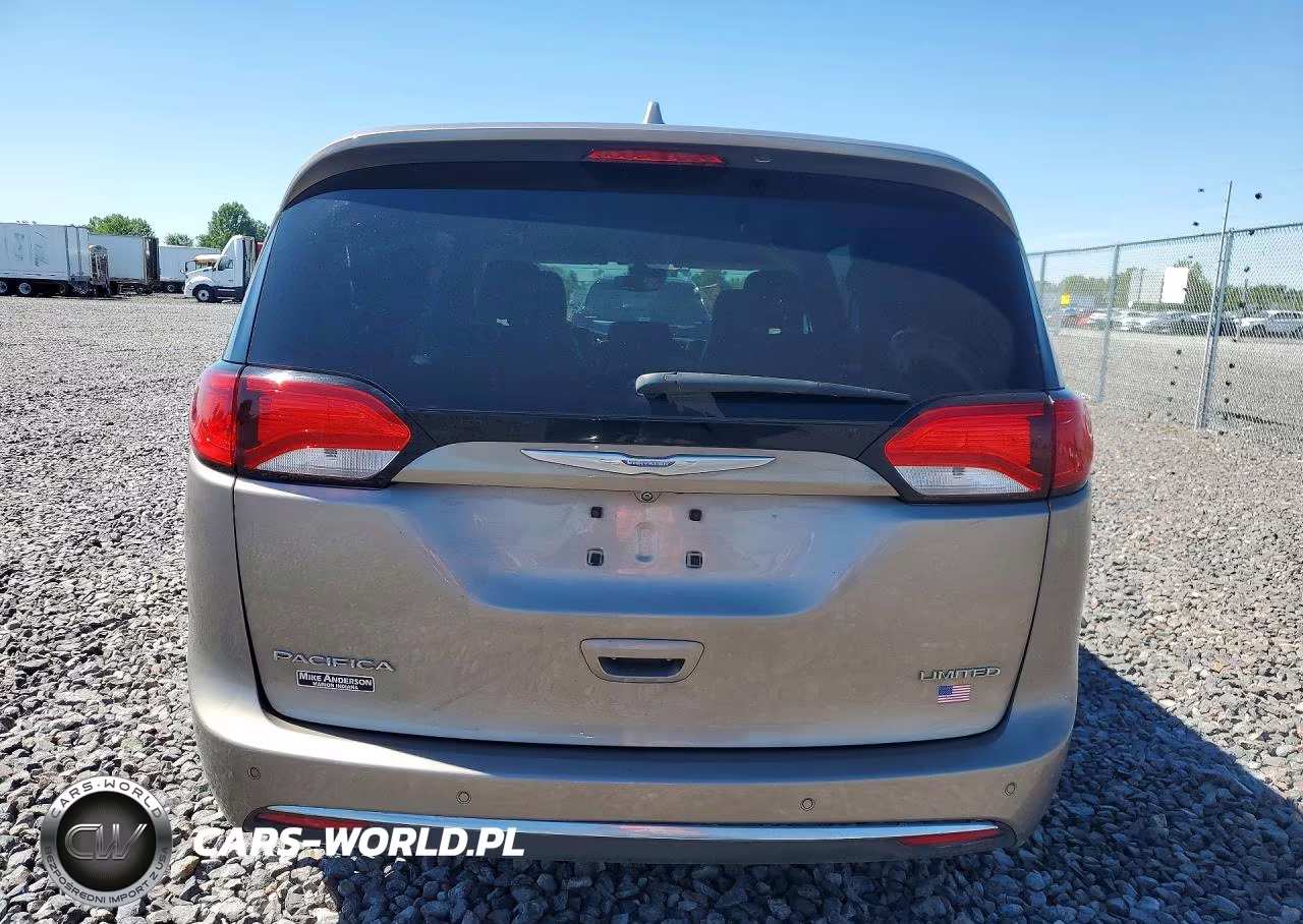 2018 Chrysler Pacifica Limited VIN:2C4RC1GGXJR125196 - 6