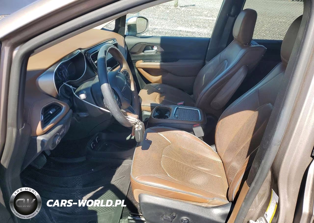 2018 Chrysler Pacifica Limited VIN:2C4RC1GGXJR125196 - 7