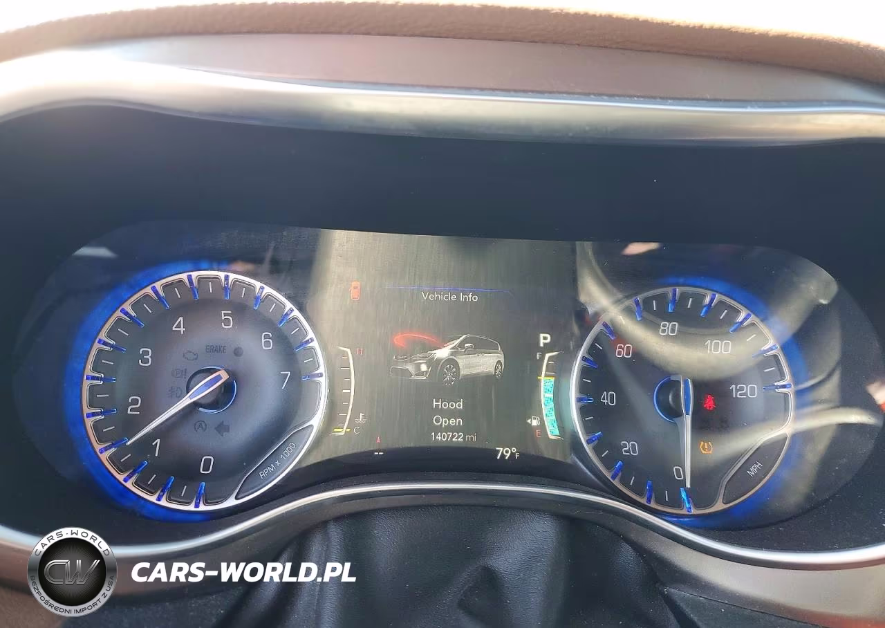 2018 Chrysler Pacifica Limited VIN:2C4RC1GGXJR125196 - 9