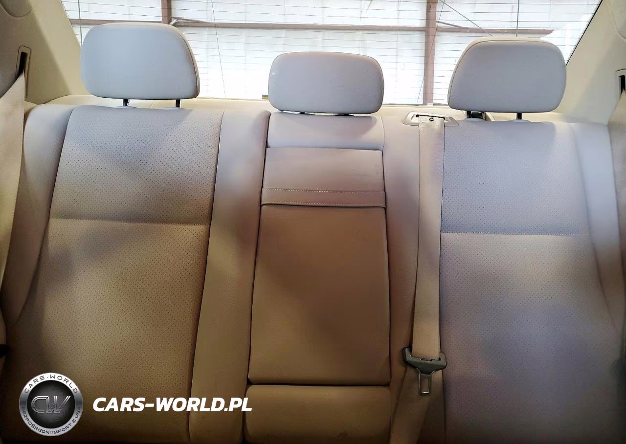 2012 Mercedes-Benz C 300 4Matic VIN:WDDGF8BB2CF874867 - 10