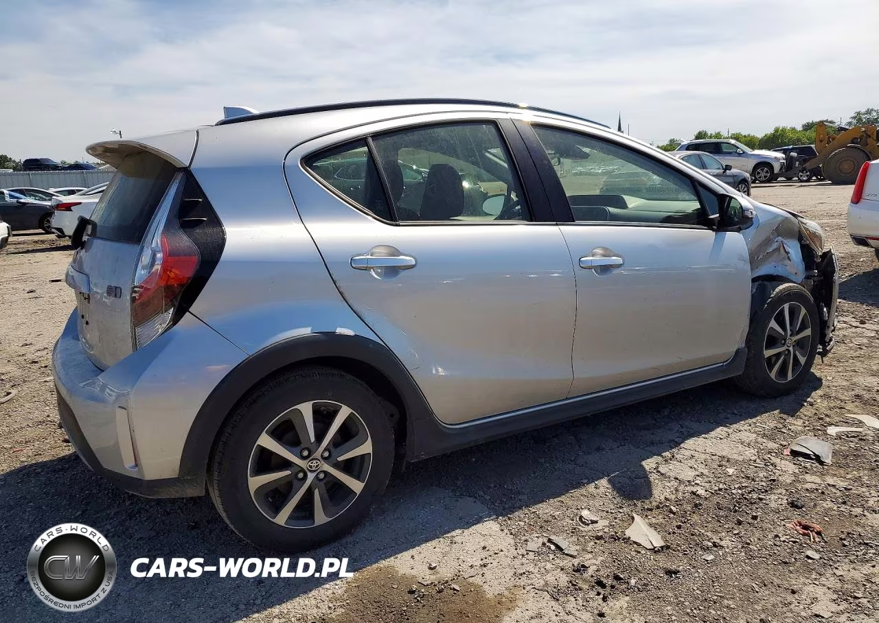 2018 Toyota Prius C Two VIN:JTDKDTB35J1600515 - 3