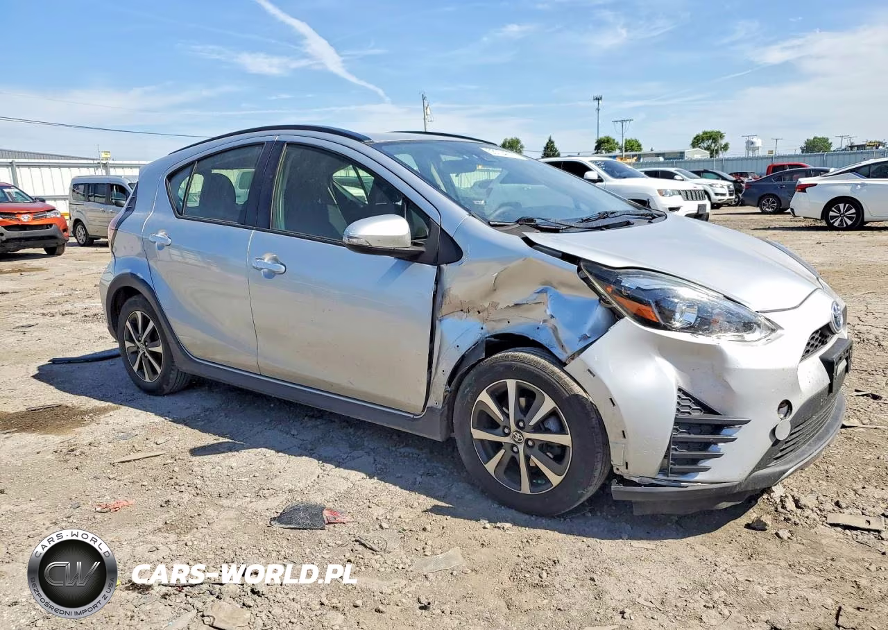 2018 Toyota Prius C Two VIN:JTDKDTB35J1600515 - 4