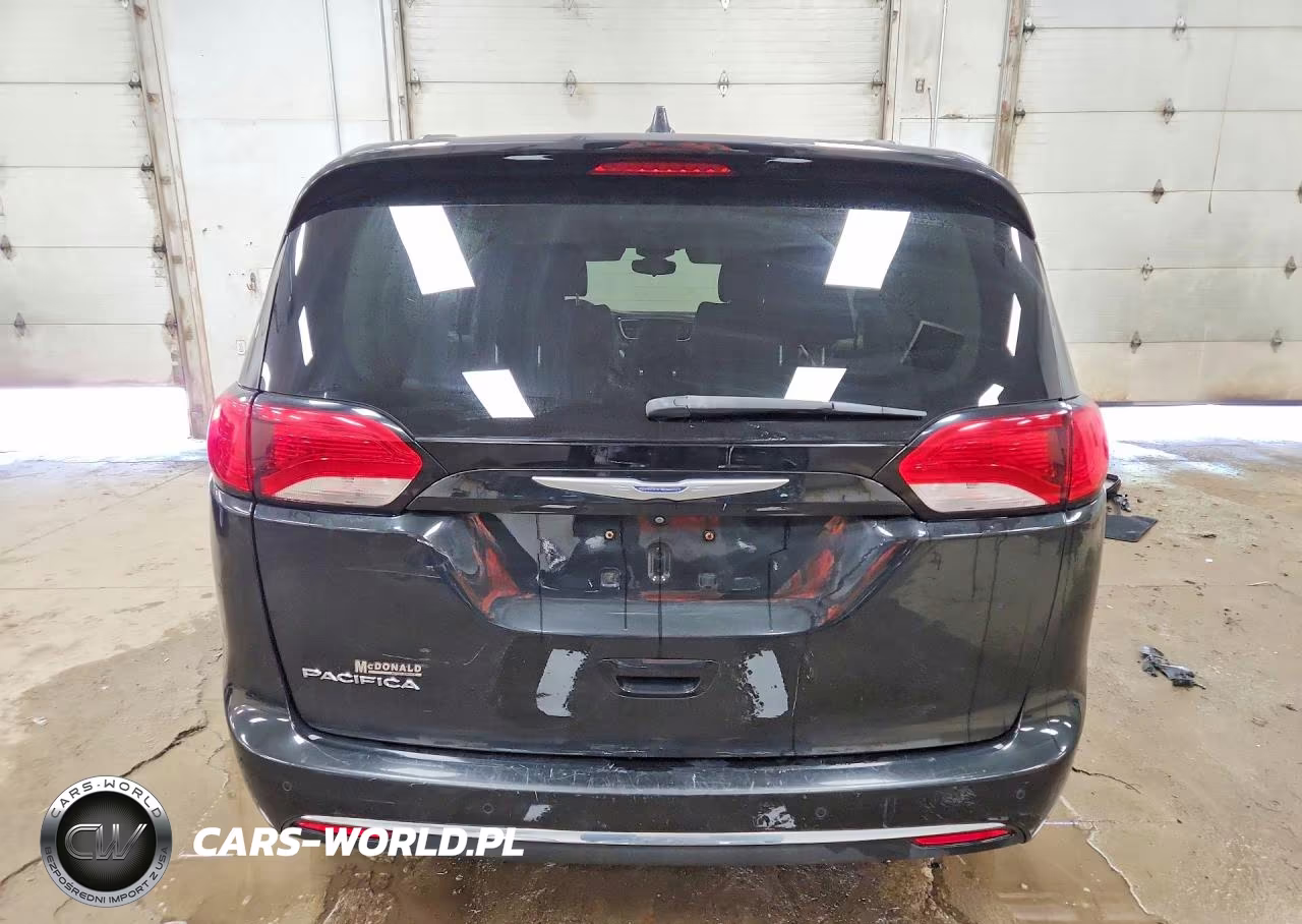 2017 Chrysler Pacifica Touring L VIN:2C4RC1BGXHR811756 - 6