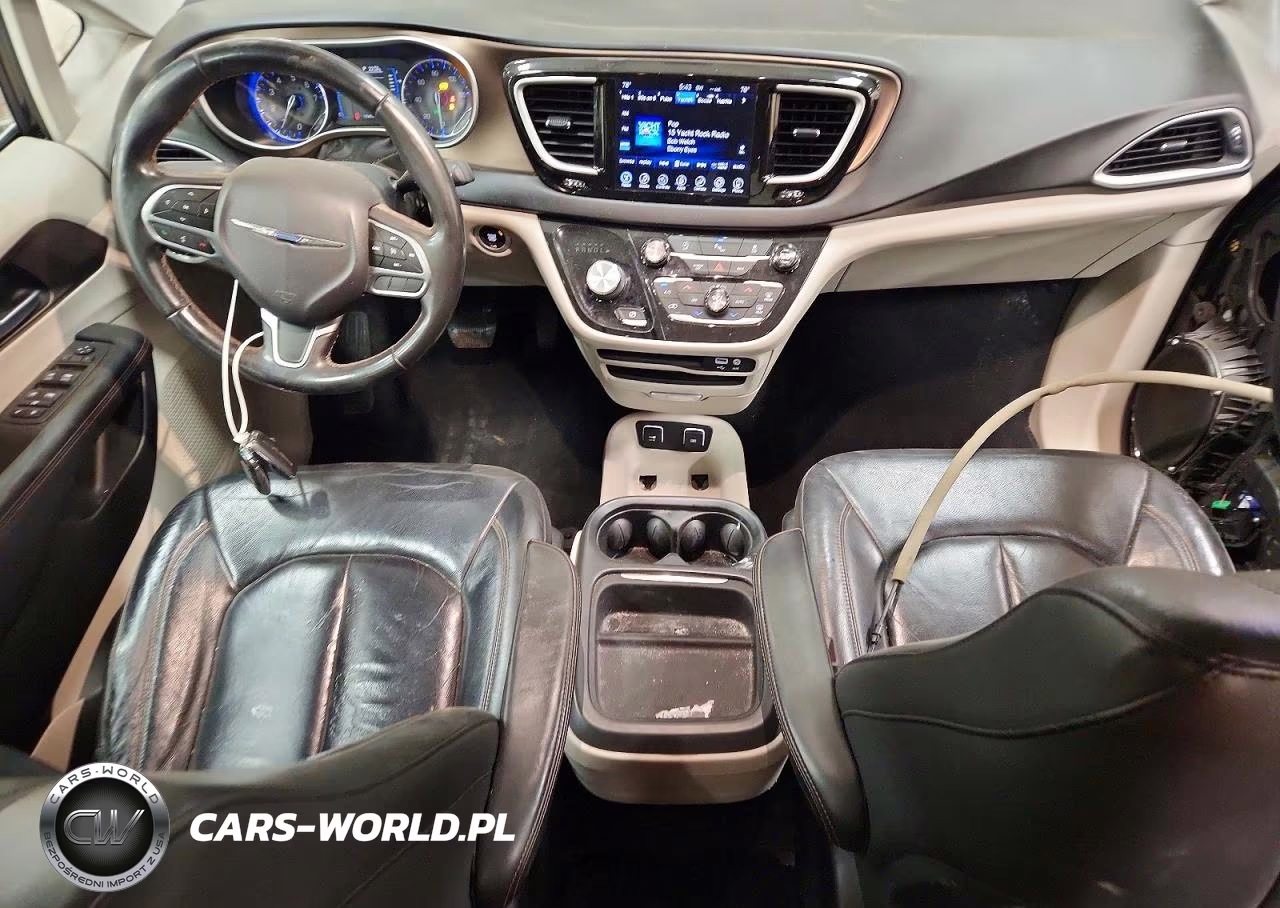 2017 Chrysler Pacifica Touring L VIN:2C4RC1BGXHR811756 - 8