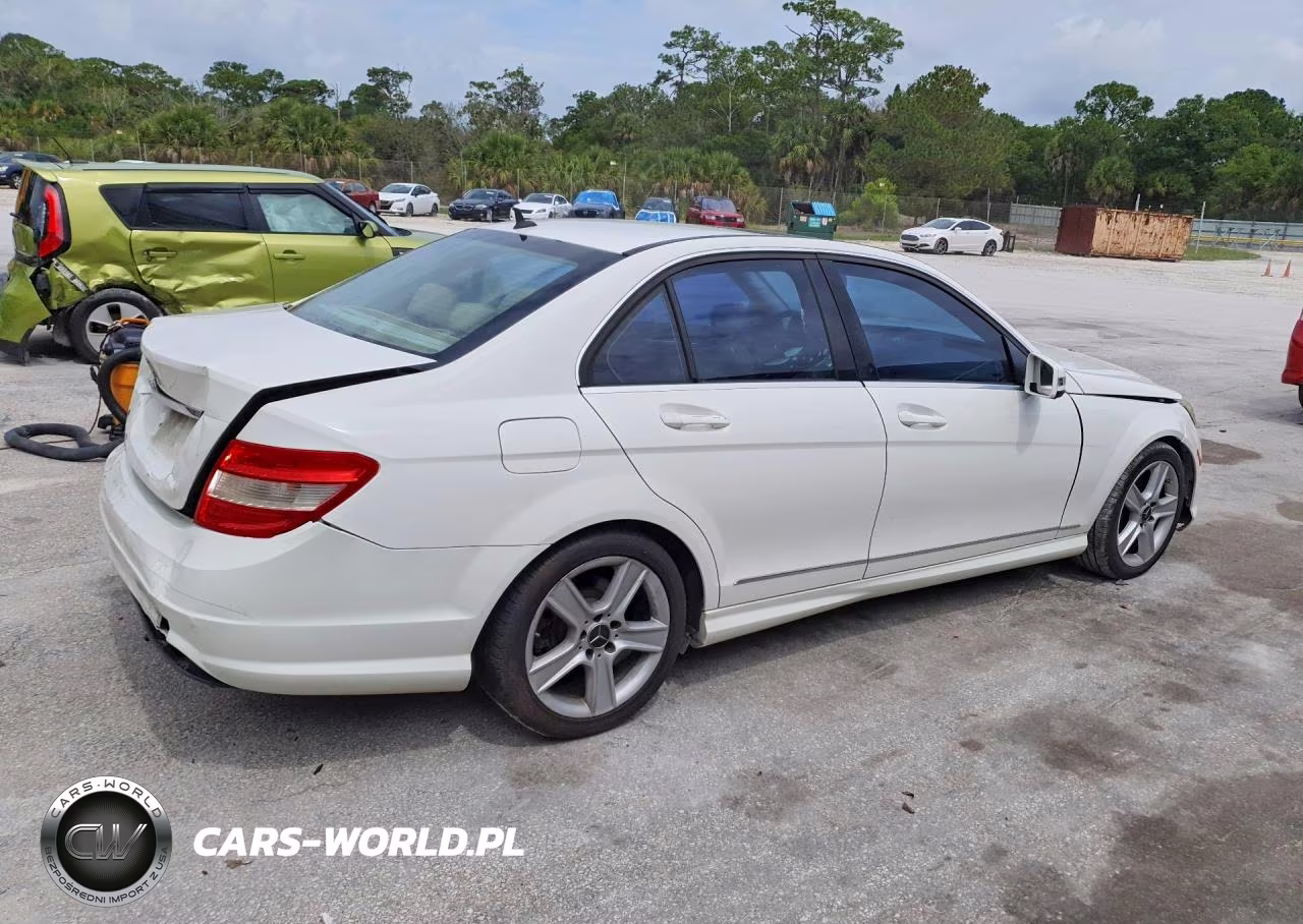 2010 Mercedes-Benz C 300 VIN:WDDGF5EB6AF376176 - 3