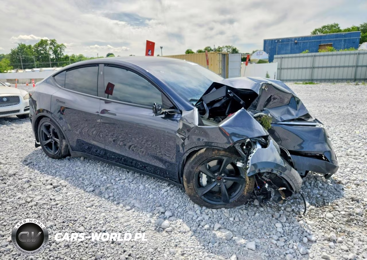 2026 Tesla Model Y VIN:7SAYGDEE9TF372682 - 4