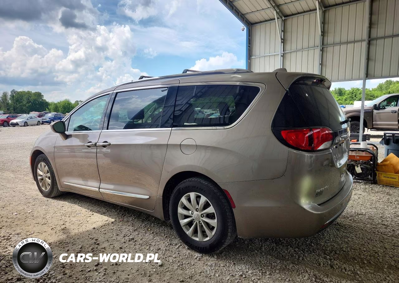 2018 Chrysler Pacifica Touring L VIN:2C4RC1BG4JR152059 - 2