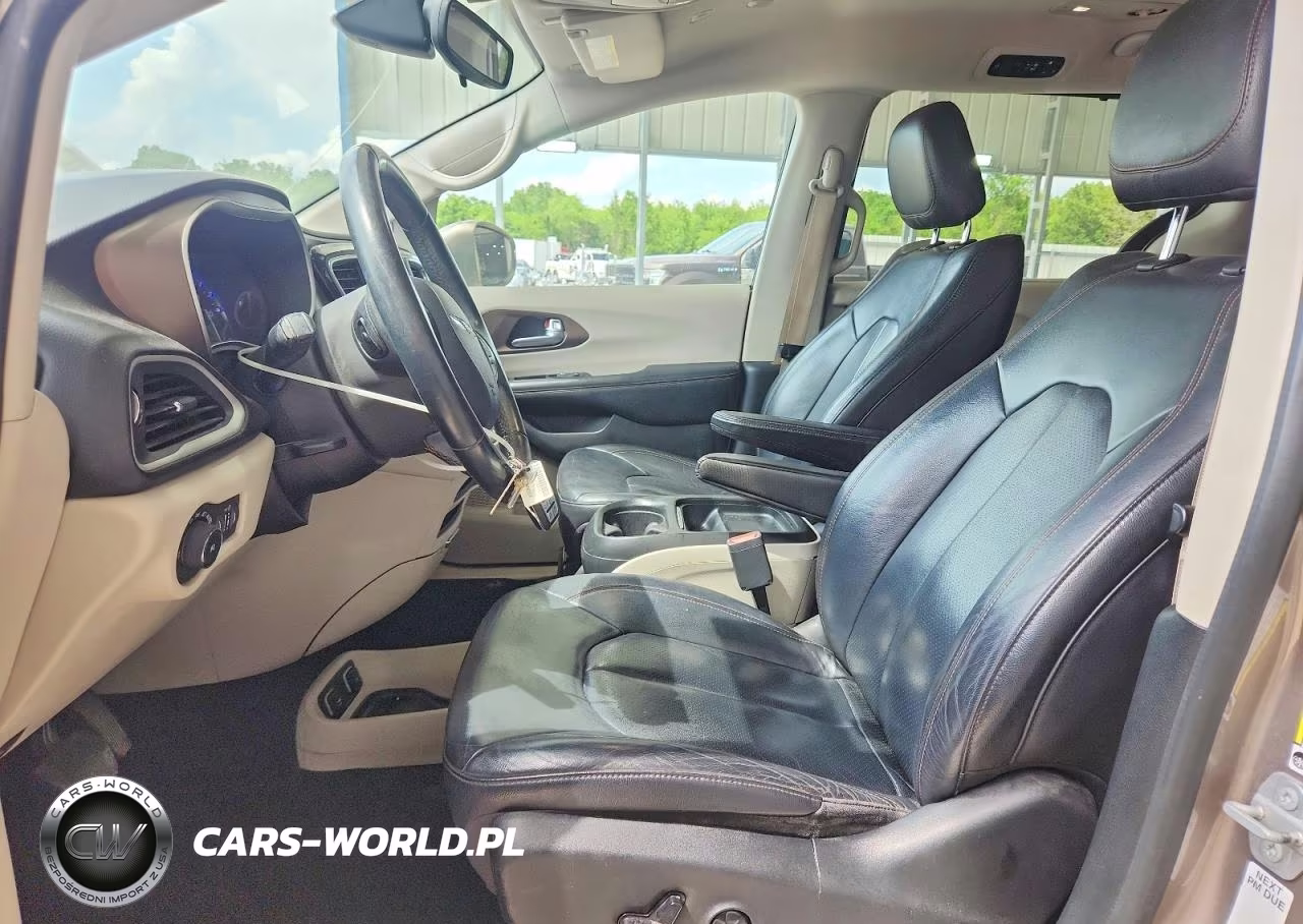 2018 Chrysler Pacifica Touring L VIN:2C4RC1BG4JR152059 - 7
