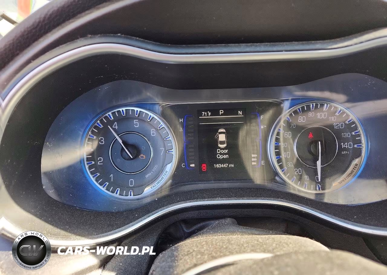 2015 Chrysler 200 Limited VIN:1C3CCCABXFN688076 - 9