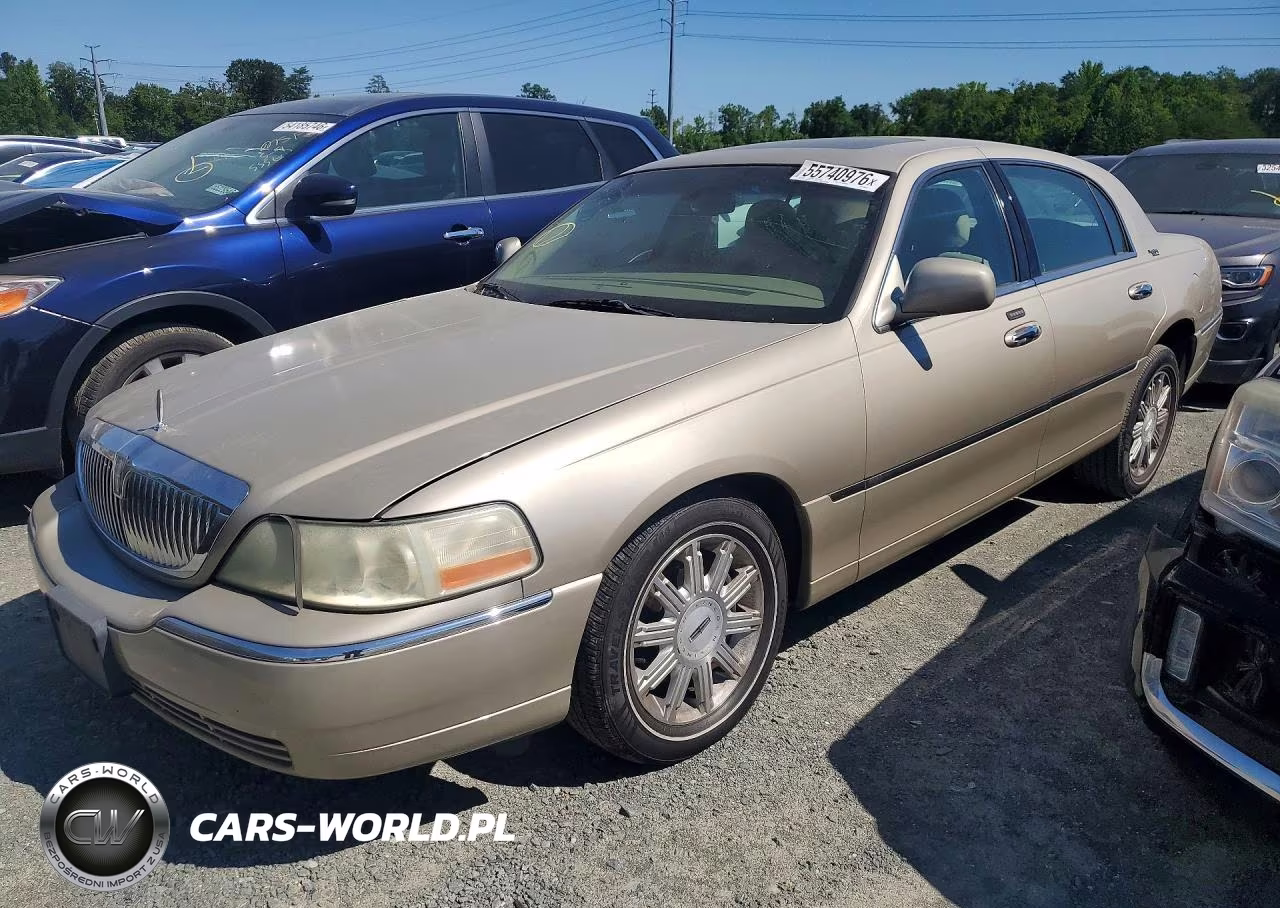 2006 Lincoln Town Car Signature Limited