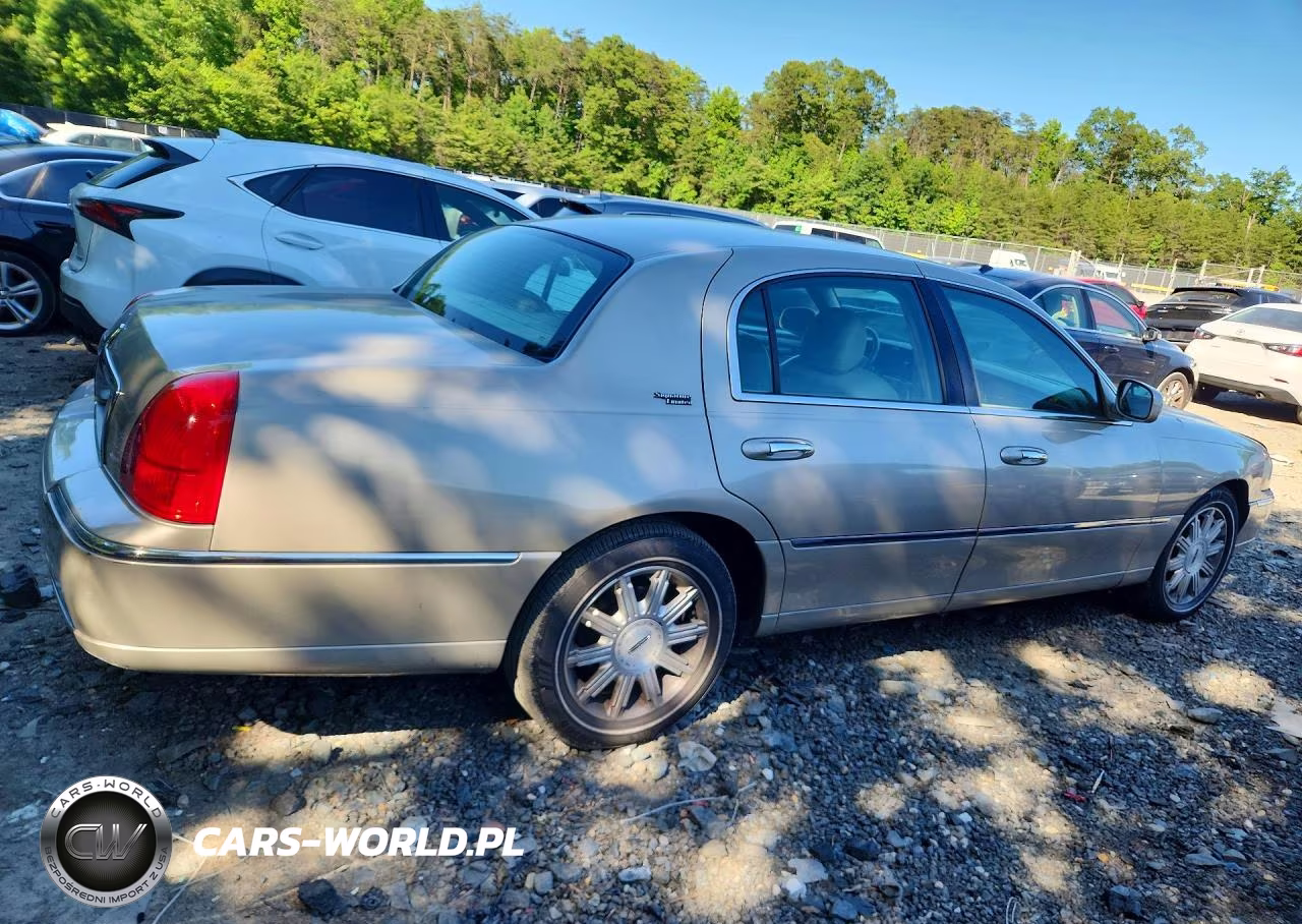 2006 Lincoln Town Car Signature Limited VIN:1LNHM82W36Y620578 - 3