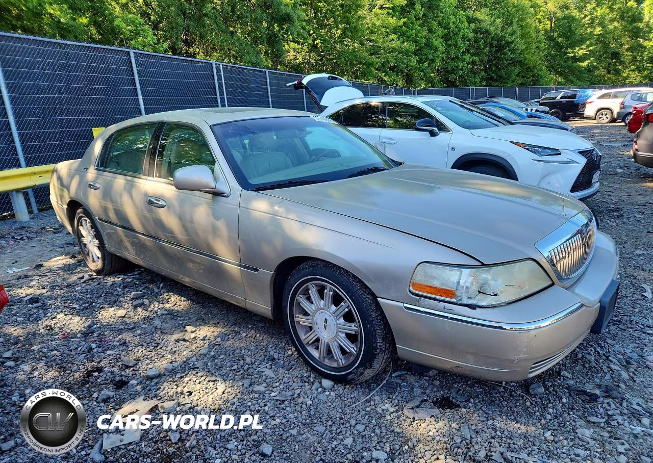 2006 Lincoln Town Car Signature Limited VIN:1LNHM82W36Y620578 - 4