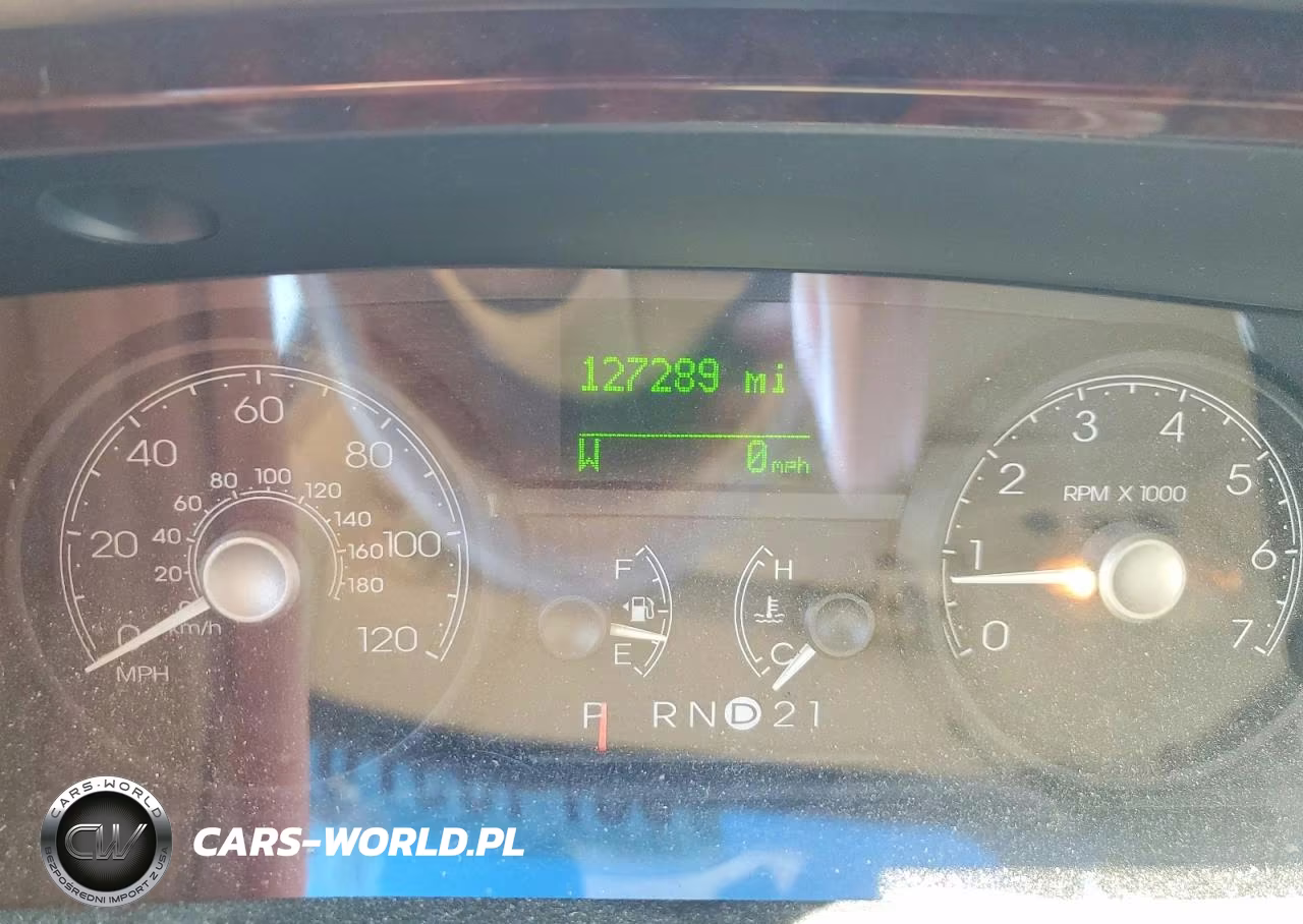 2006 Lincoln Town Car Signature Limited VIN:1LNHM82W36Y620578 - 9