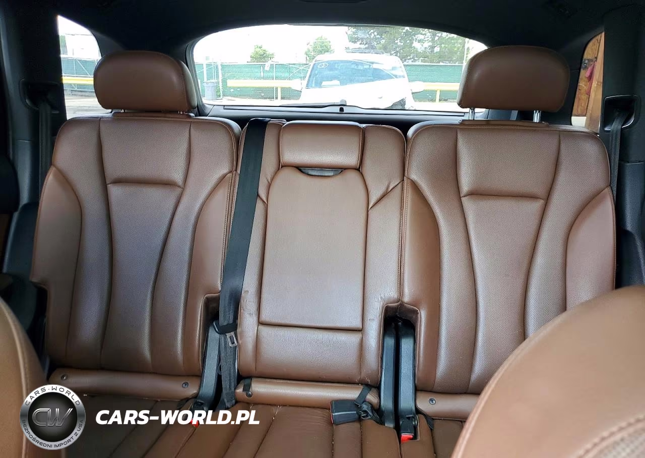 2017 Audi Q7 Premium Plus VIN:WA1LAAF72HD024724 - 10