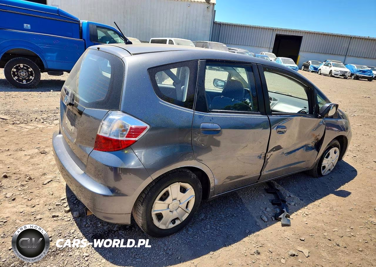 2013 Honda Fit VIN:JHMGE8H32DC074262 - 3