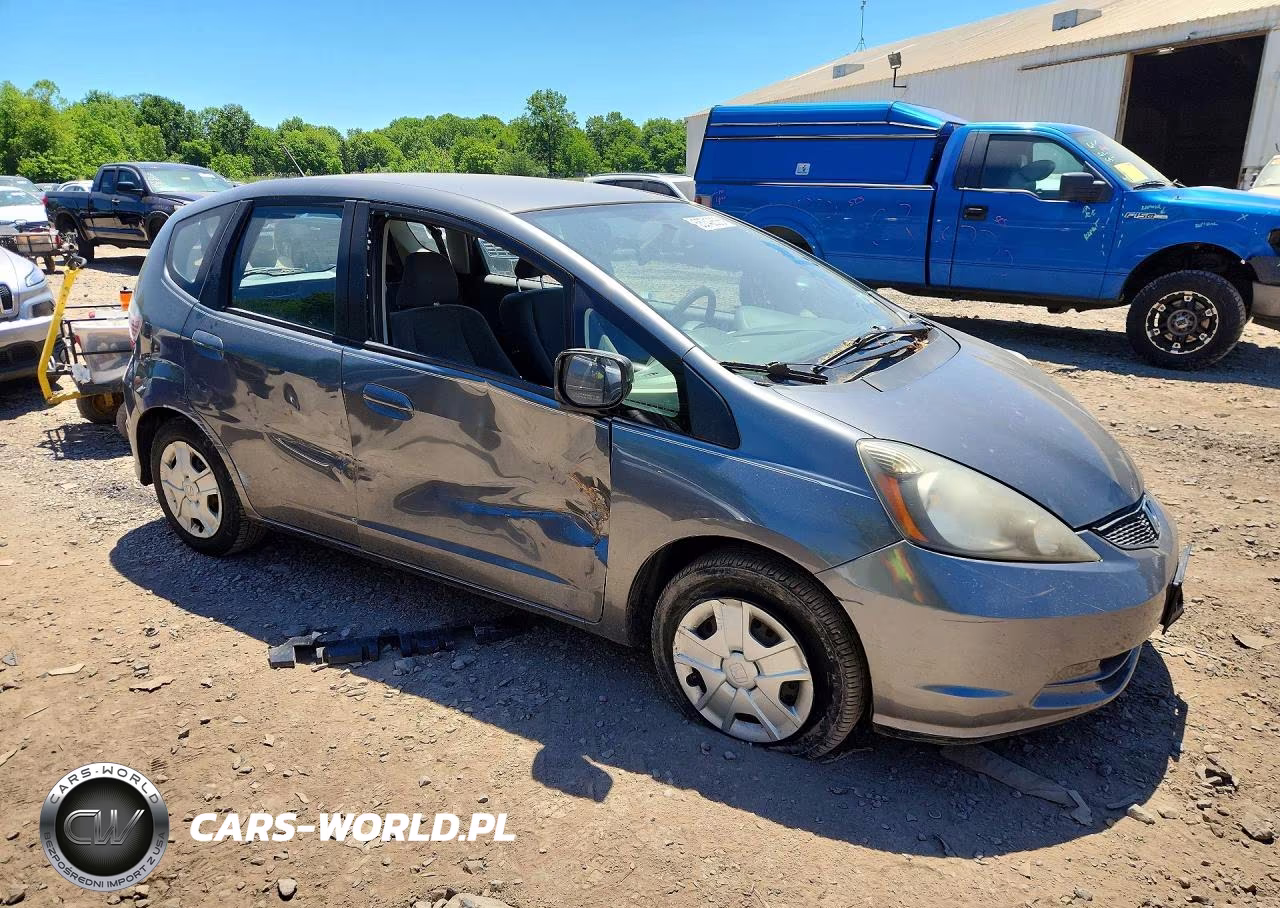 2013 Honda Fit VIN:JHMGE8H32DC074262 - 4